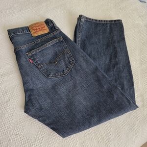 EUC Levi's Men's 569 Dark Blue Jeans